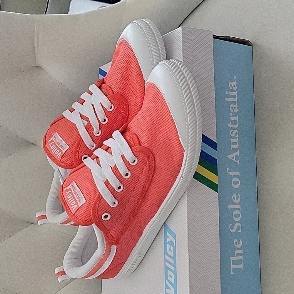 Volley International Sneakers Coral US 10 NIB